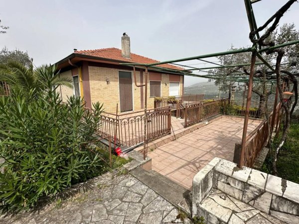 casa indipendente in vendita a Fontana Liri