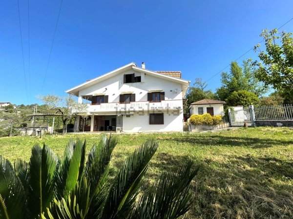 casa indipendente in vendita a Fontana Liri