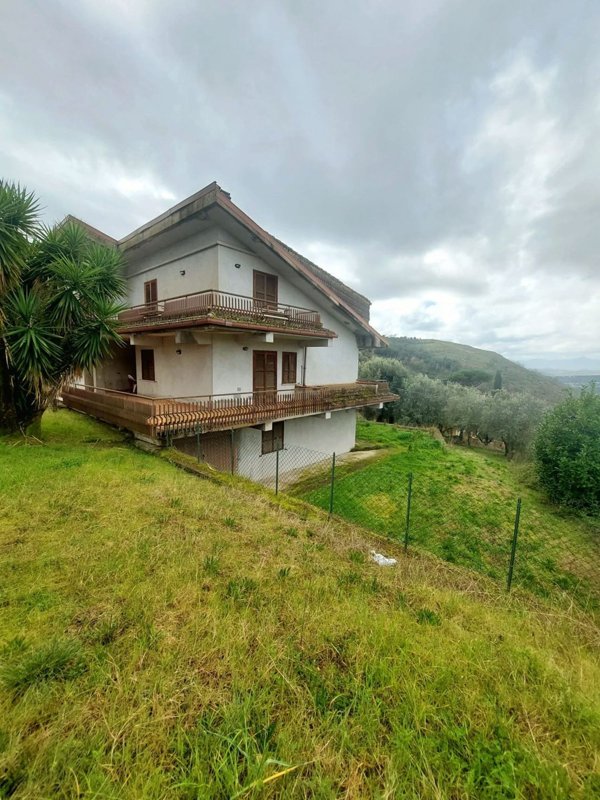 casa indipendente in vendita a Fontana Liri