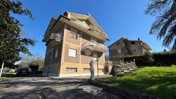 casa indipendente in vendita a Fontana Liri
