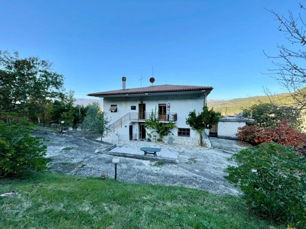 casa indipendente in vendita a Fontana Liri