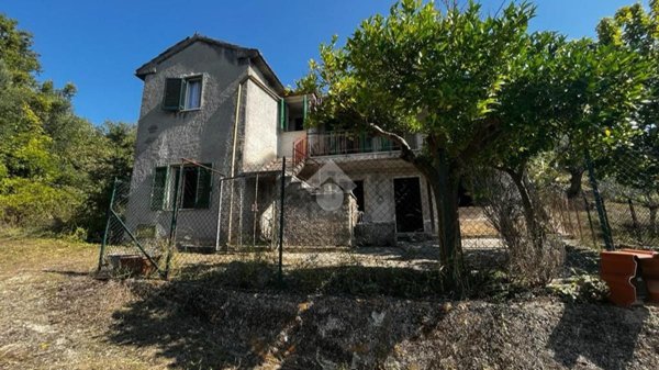 casa indipendente in vendita a Fontana Liri