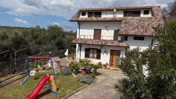casa indipendente in vendita a Fontana Liri
