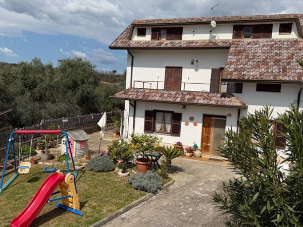 casa indipendente in vendita a Fontana Liri