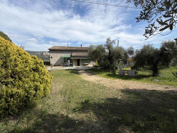 casa indipendente in vendita a Fontana Liri