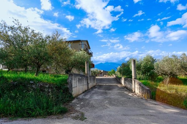 casa indipendente in vendita a Fontana Liri