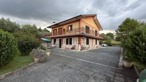 casa indipendente in vendita a Fontana Liri