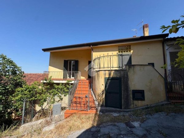 casa indipendente in vendita a Fontana Liri