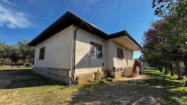 casa indipendente in vendita a Fontana Liri