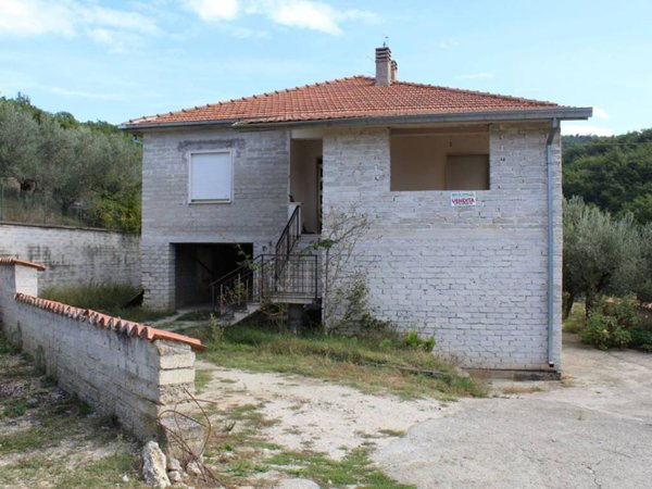 casa indipendente in vendita a Fontechiari