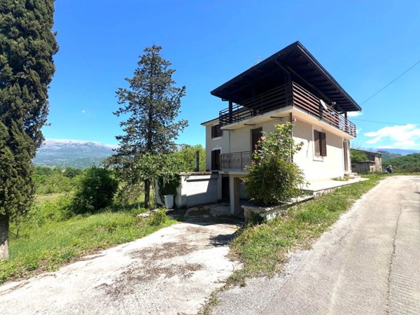 casa indipendente in vendita a Fontechiari