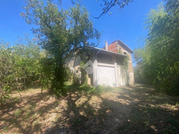 casale in vendita a Fontechiari