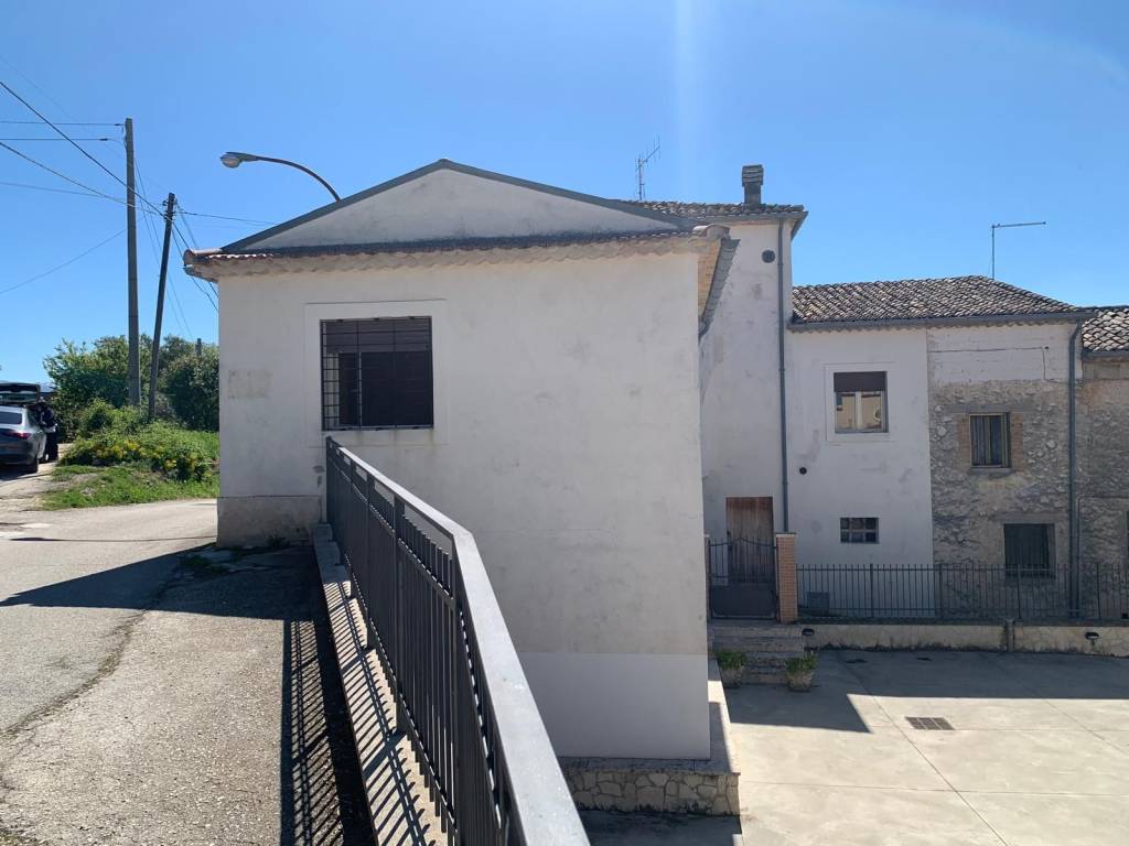 casa indipendente in vendita a Fontechiari