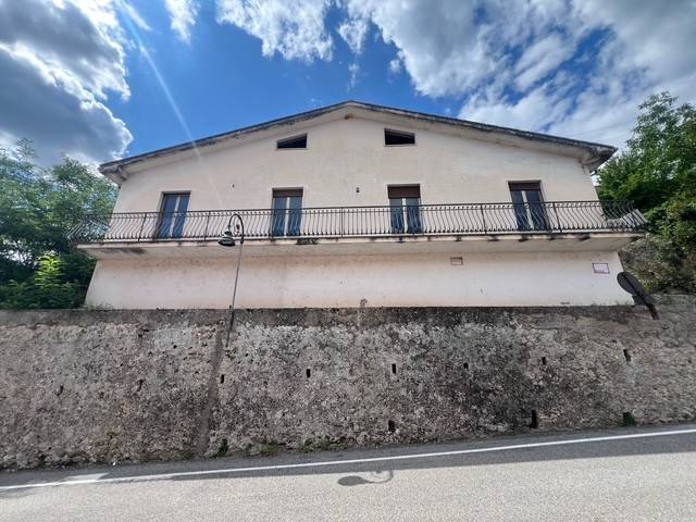 casa indipendente in vendita a Fontechiari