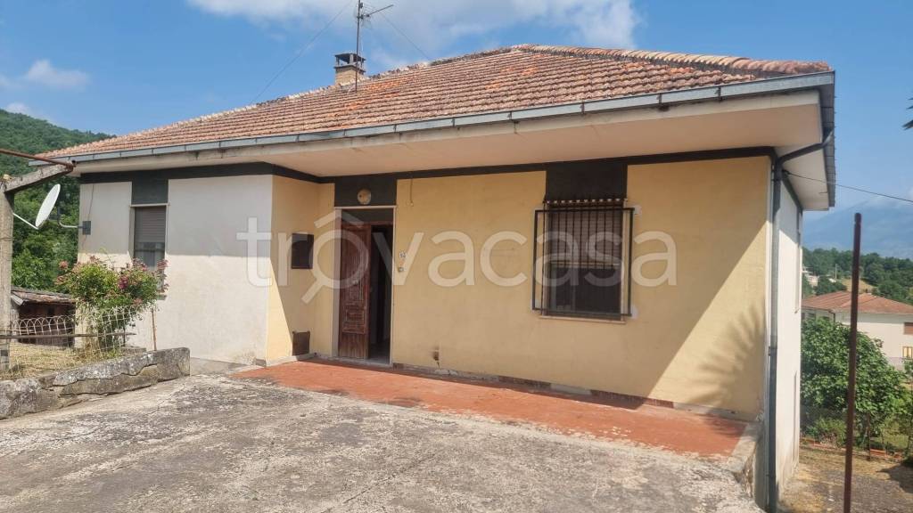 casa indipendente in vendita a Fontechiari