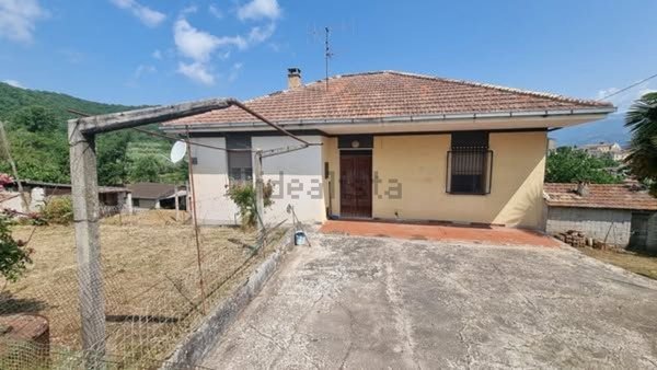 casa indipendente in vendita a Fontechiari