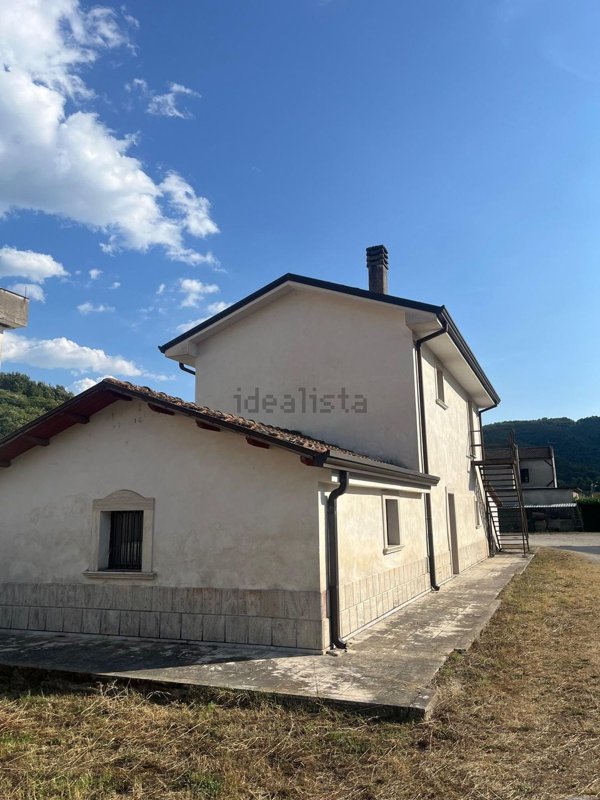 casa indipendente in vendita a Fontechiari