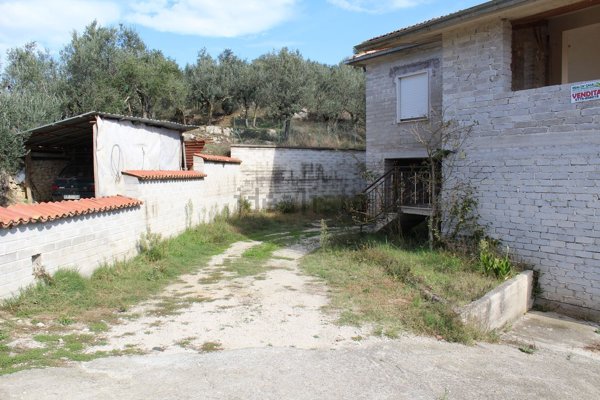 casa indipendente in vendita a Fontechiari