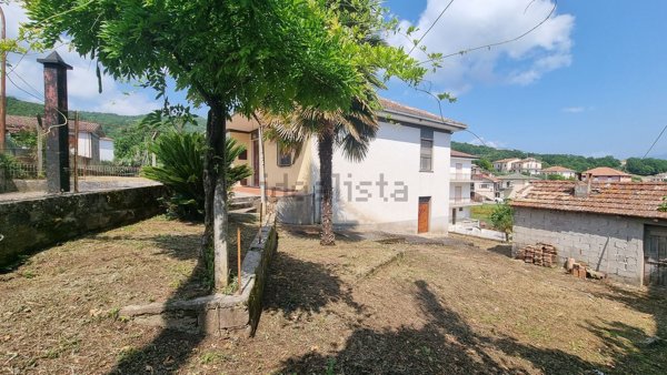 casa indipendente in vendita a Fontechiari