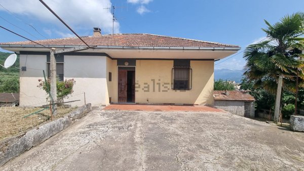 casa indipendente in vendita a Fontechiari