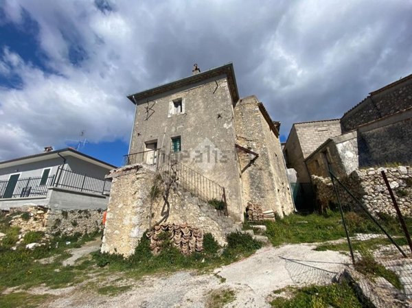 casale in vendita a Fontechiari