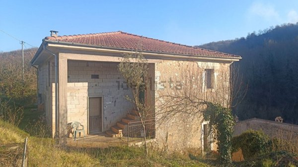 casa indipendente in vendita a Fontechiari
