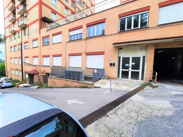 locale commerciale in vendita a Frosinone