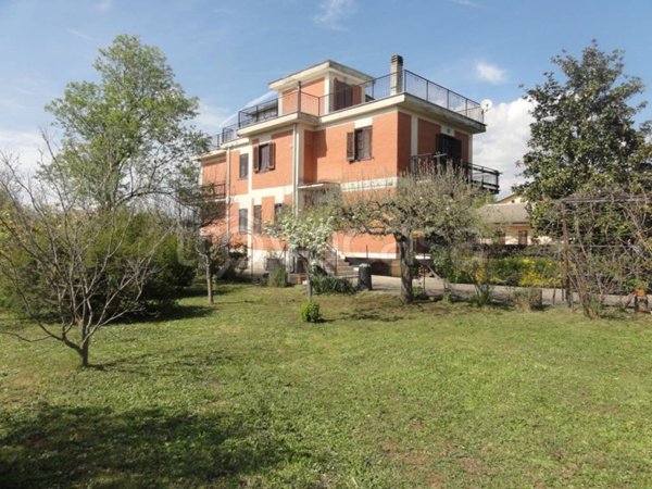 casa indipendente in vendita a Frosinone