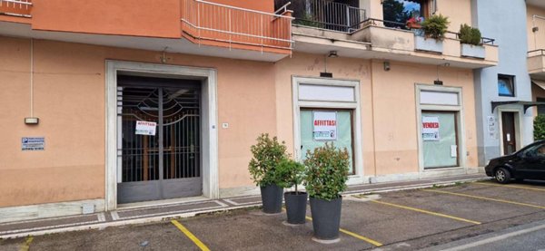 locale commerciale in vendita a Frosinone