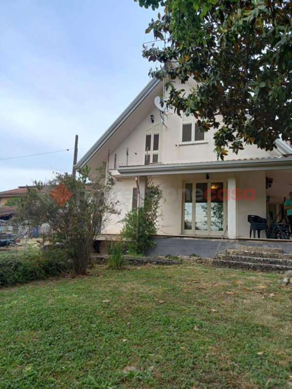 casa indipendente in vendita a Frosinone