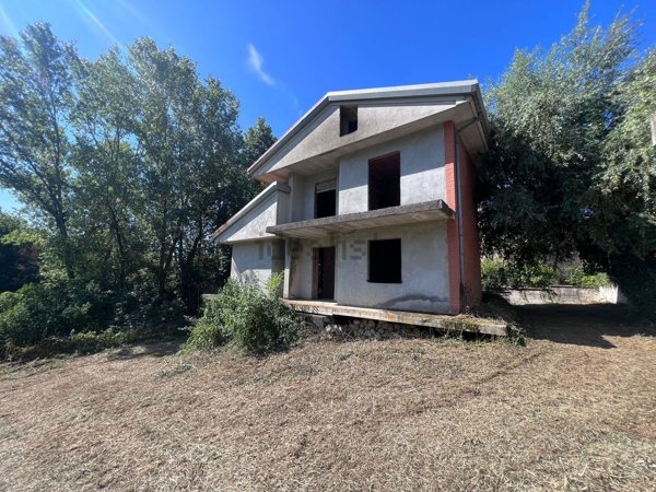 casa indipendente in vendita a Frosinone