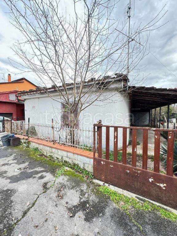 casa indipendente in vendita a Frosinone