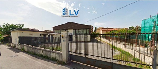 locale commerciale in vendita a Frosinone