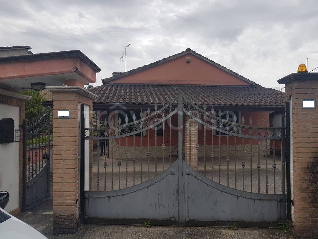 casa indipendente in vendita a Frosinone