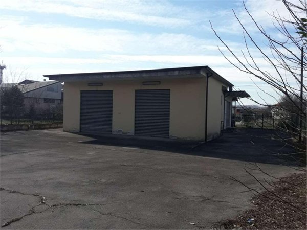 locale commerciale in affitto a Frosinone