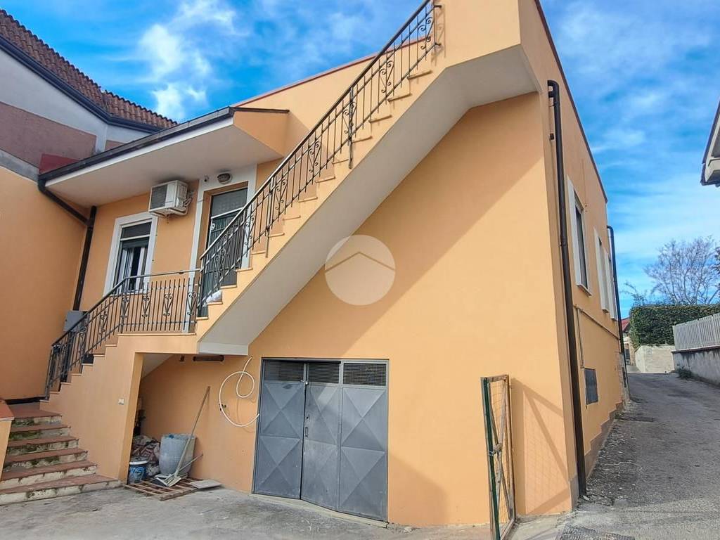 casa indipendente in vendita a Frosinone