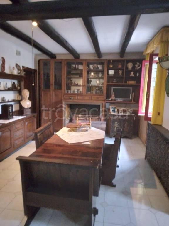 casa indipendente in vendita a Frosinone