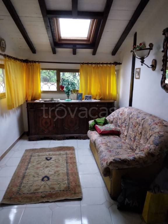 casa indipendente in vendita a Frosinone