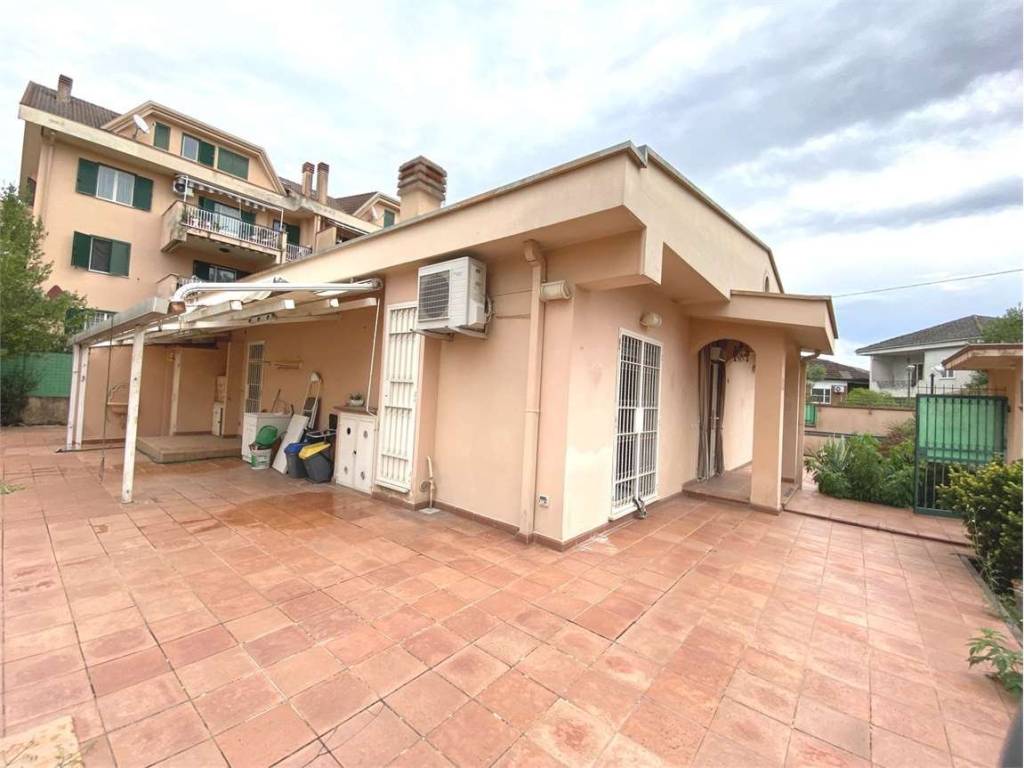 casa indipendente in vendita a Frosinone
