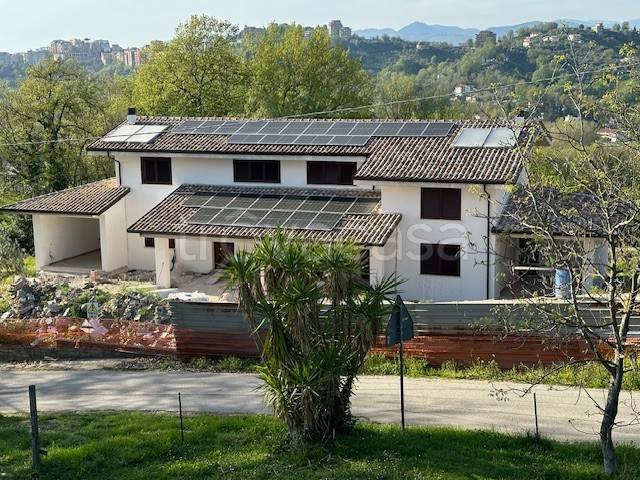 casa indipendente in vendita a Frosinone