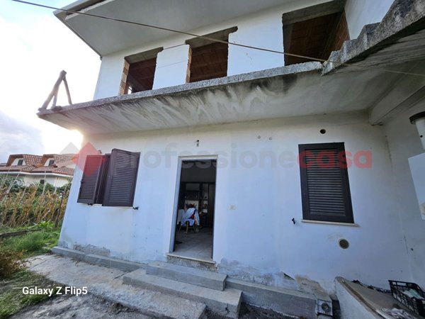 casa indipendente in vendita a Frosinone