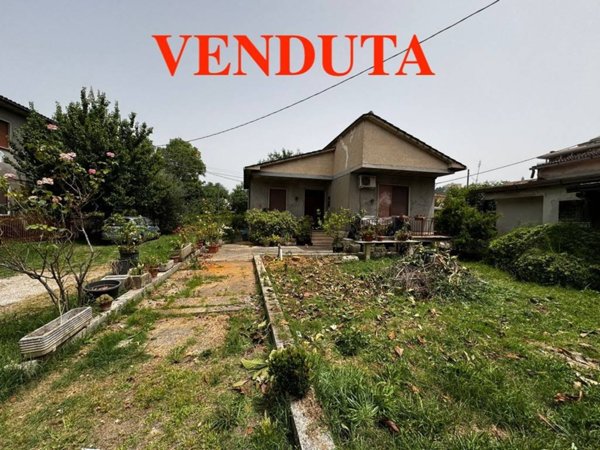 casa indipendente in vendita a Frosinone