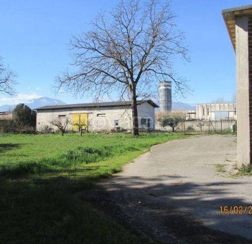 locale commerciale in vendita a Frosinone