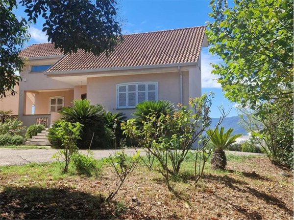 casa indipendente in vendita a Frosinone
