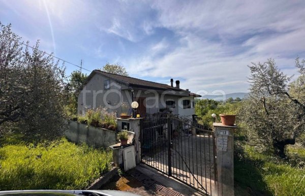 casa indipendente in vendita a Frosinone
