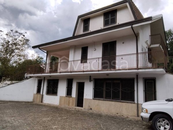 casa indipendente in vendita a Frosinone