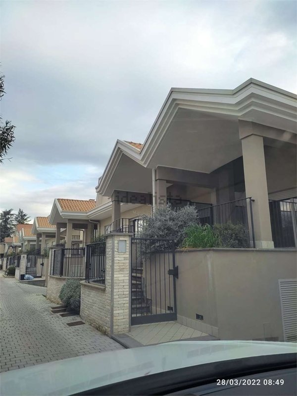 casa indipendente in vendita a Frosinone