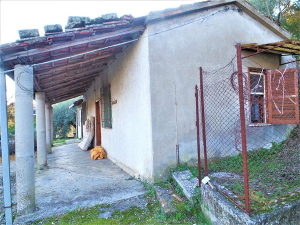 casa indipendente in vendita a Frosinone