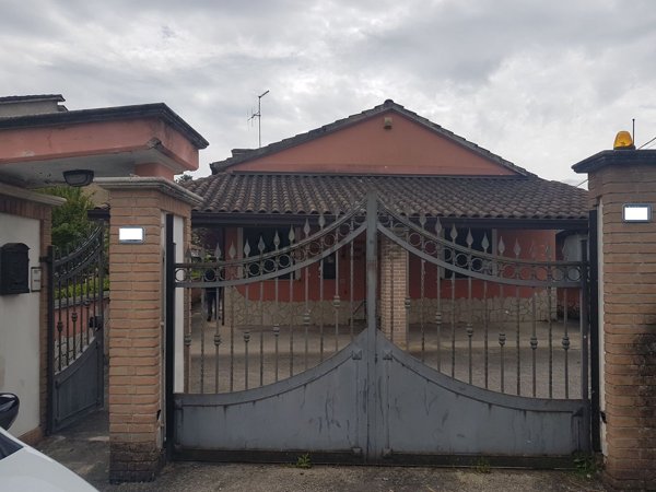 casa indipendente in vendita a Frosinone