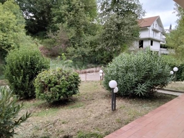 casa indipendente in vendita a Frosinone